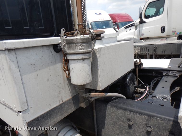 image for item DG6754 2014 Western Star 4900SB  semi truck