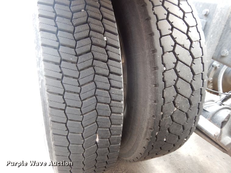 image for item DG6754 2014 Western Star 4900SB  semi truck