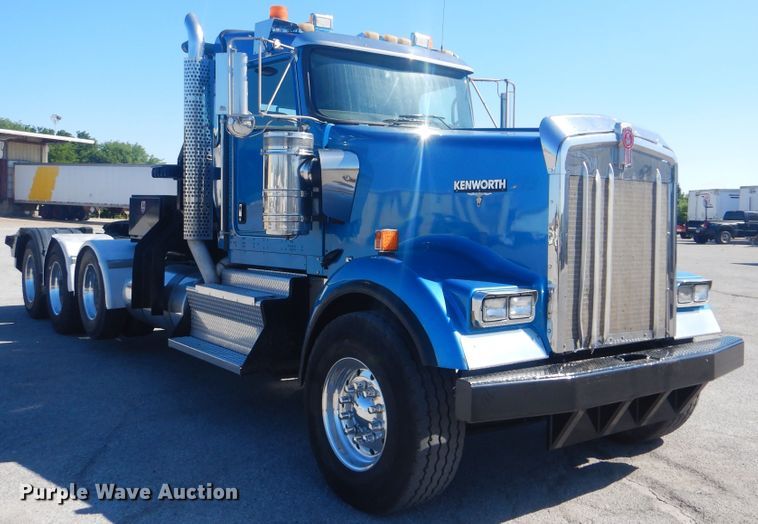 image for item DG8591 2012 Kenworth W900  semi truck