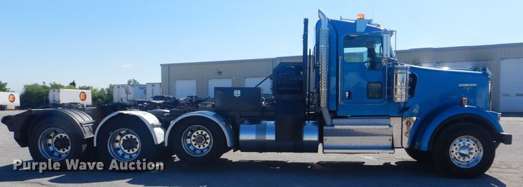 image for item DG8591 2012 Kenworth W900  semi truck