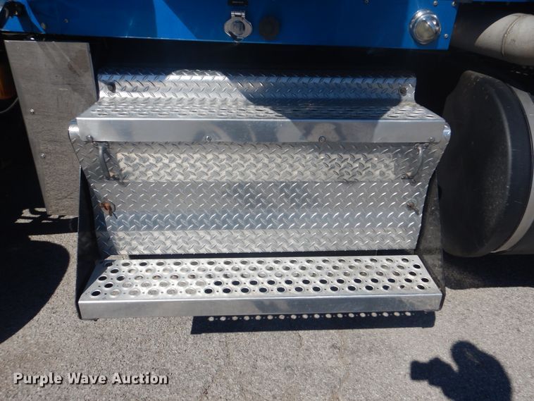 image for item DG8591 2012 Kenworth W900  semi truck