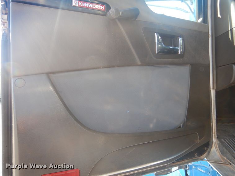 image for item DG8591 2012 Kenworth W900  semi truck