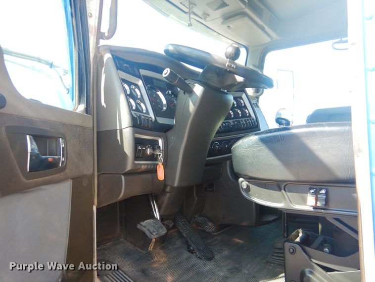 image for item DG8591 2012 Kenworth W900  semi truck