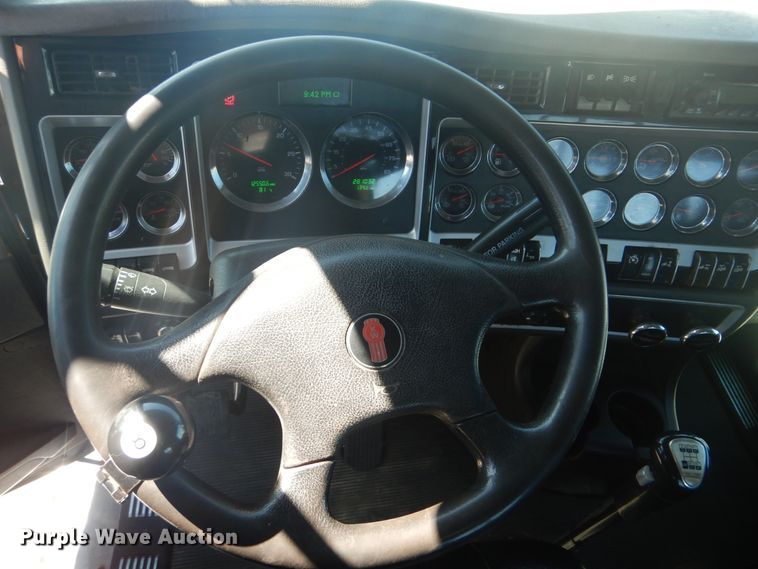 image for item DG8591 2012 Kenworth W900  semi truck