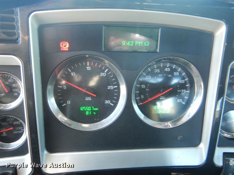 image for item DG8591 2012 Kenworth W900  semi truck