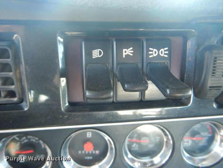 image for item DG8591 2012 Kenworth W900  semi truck