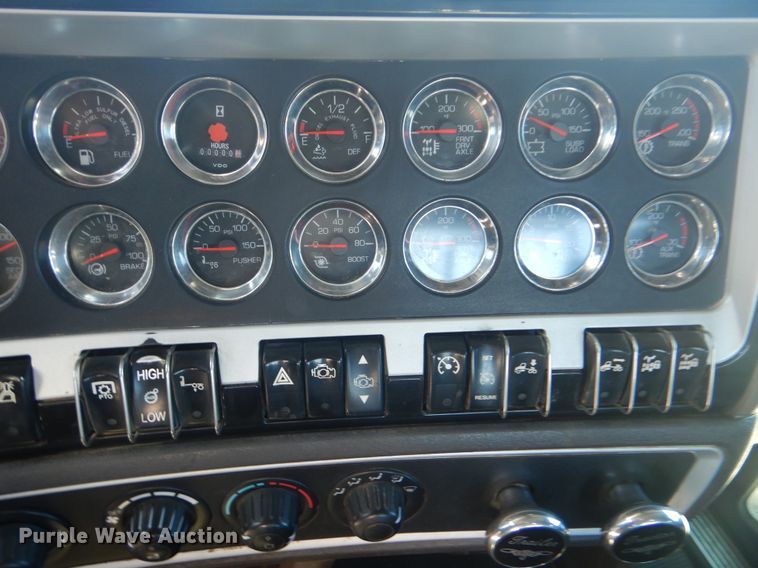 image for item DG8591 2012 Kenworth W900  semi truck