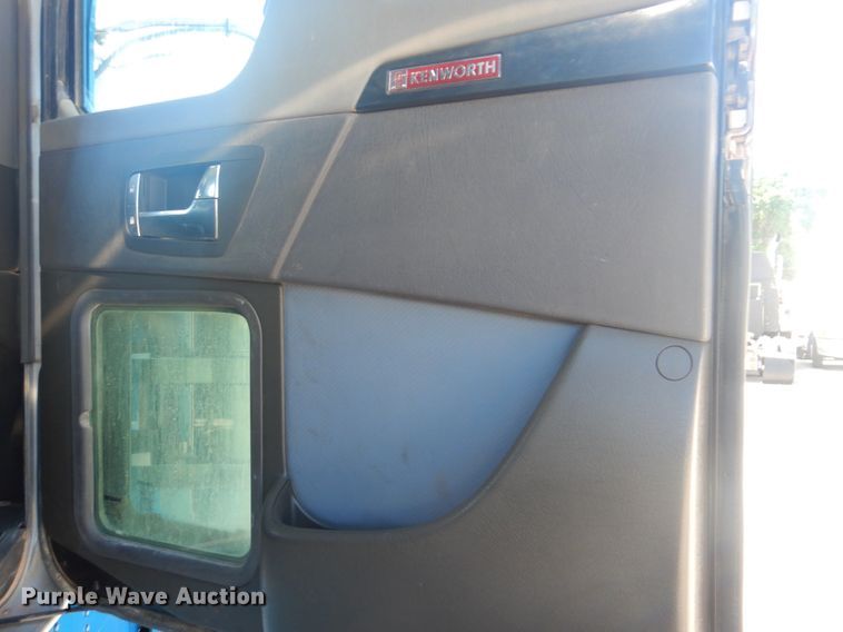 image for item DG8591 2012 Kenworth W900  semi truck