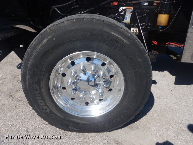 image for item DG8591 2012 Kenworth W900  semi truck