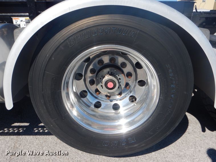 image for item DG8591 2012 Kenworth W900  semi truck