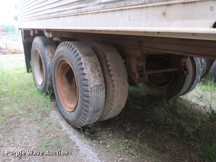 image for item DH0914 1971 Trailmobile dry van trailer