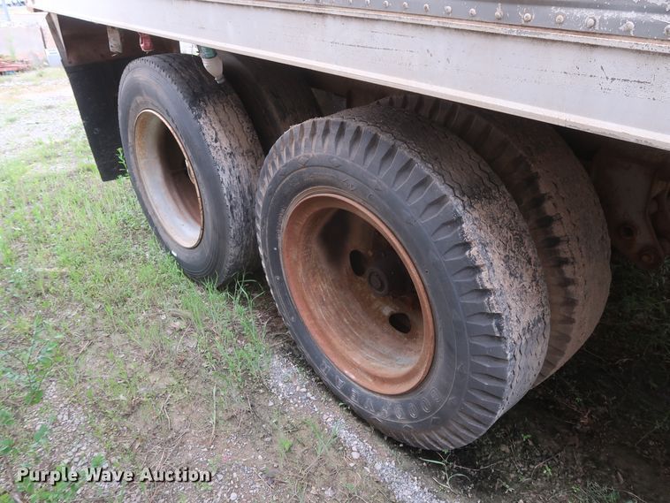 image for item DH0914 1971 Trailmobile dry van trailer