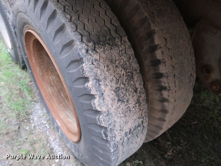 image for item DH0914 1971 Trailmobile dry van trailer