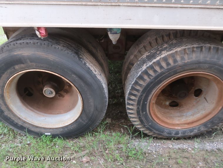 image for item DH0914 1971 Trailmobile dry van trailer