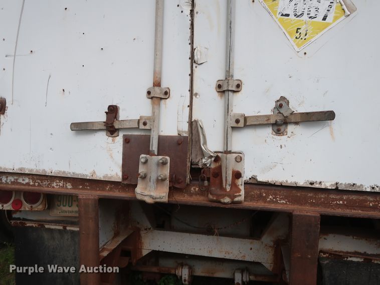 image for item DH0915 1977 Fruehauf E8-8801-42 dry van trailer