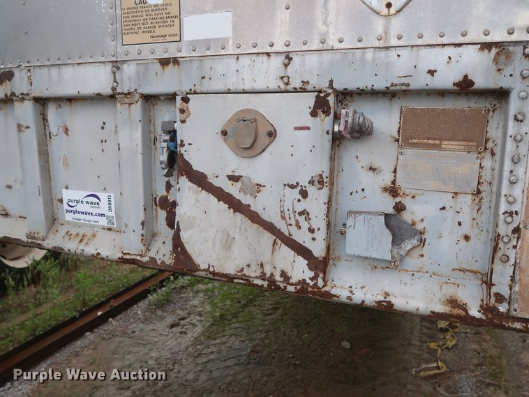 image for item DH0915 1977 Fruehauf E8-8801-42 dry van trailer