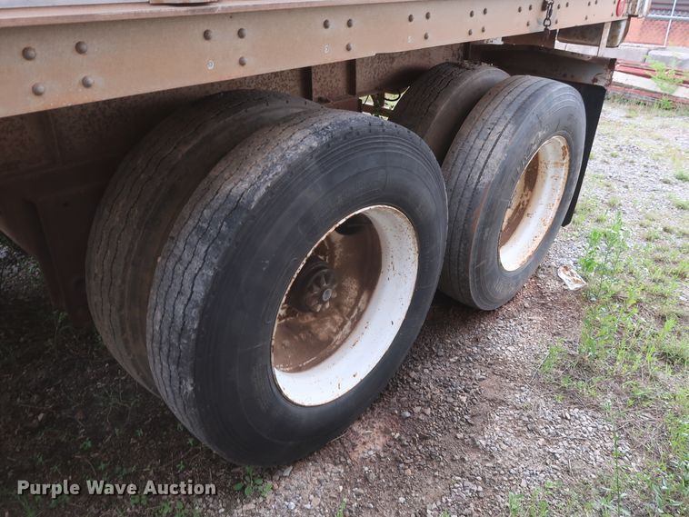 image for item DH0915 1977 Fruehauf E8-8801-42 dry van trailer