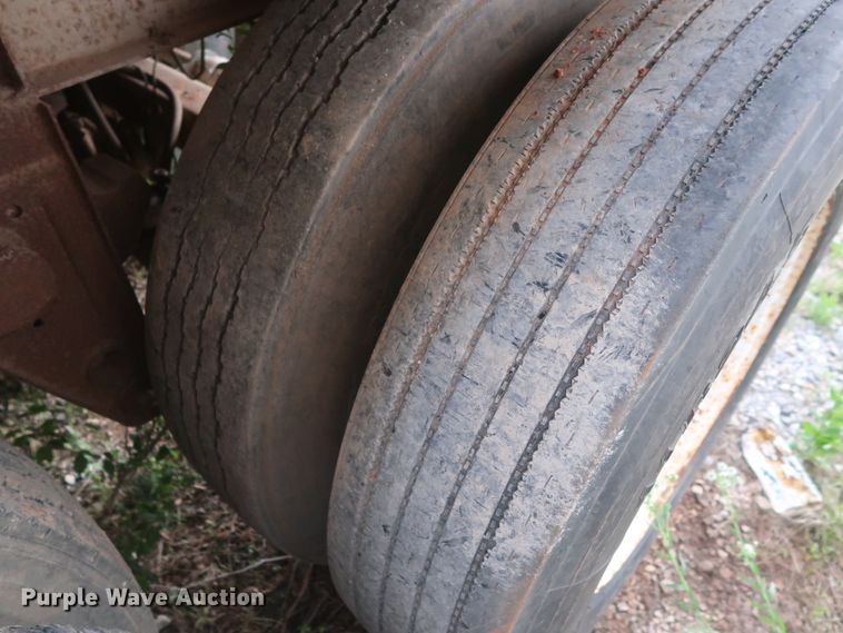 image for item DH0915 1977 Fruehauf E8-8801-42 dry van trailer