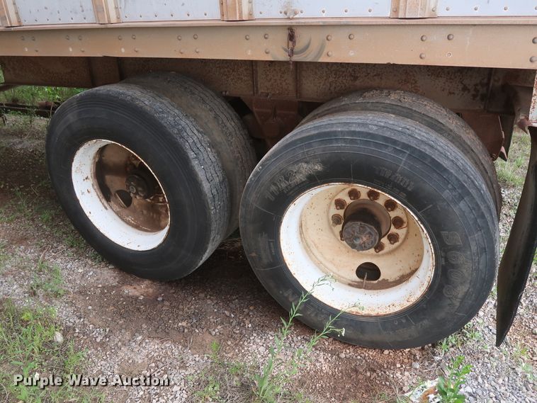 image for item DH0915 1977 Fruehauf E8-8801-42 dry van trailer