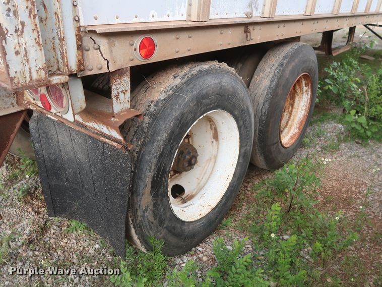 image for item DH0915 1977 Fruehauf E8-8801-42 dry van trailer