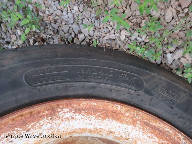 image for item DH0915 1977 Fruehauf E8-8801-42 dry van trailer