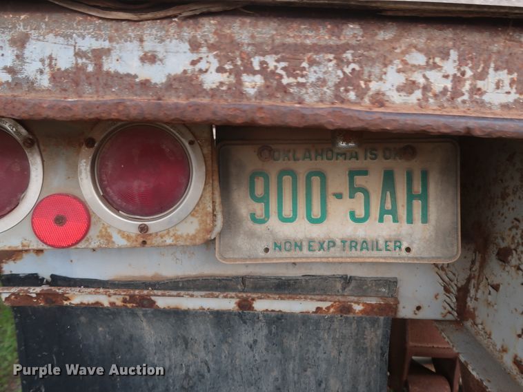 image for item DH0915 1977 Fruehauf E8-8801-42 dry van trailer