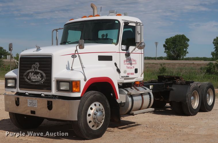 image for item DH0919 2010 Mack CHU613  semi truck