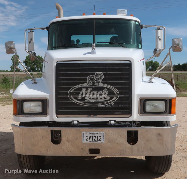 image for item DH0919 2010 Mack CHU613  semi truck