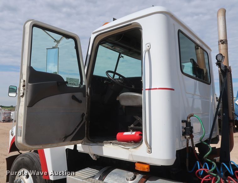 image for item DH0919 2010 Mack CHU613  semi truck