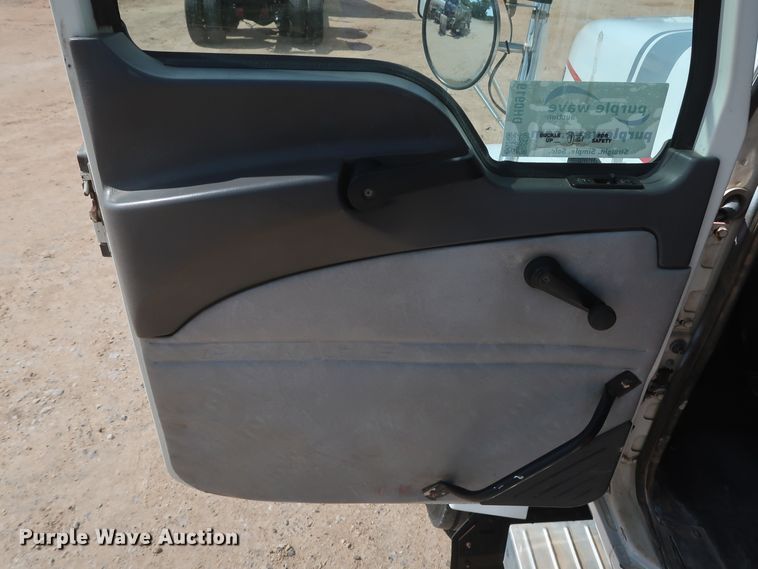 image for item DH0919 2010 Mack CHU613  semi truck