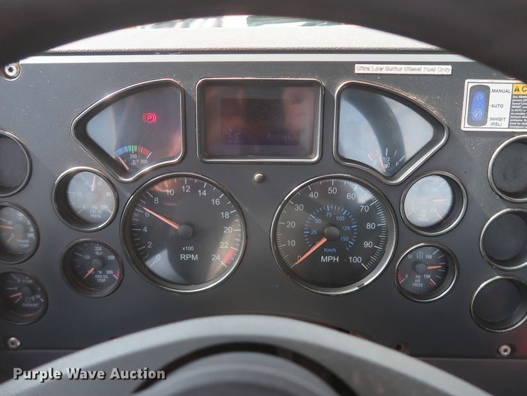 image for item DH0919 2010 Mack CHU613  semi truck