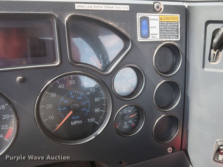 image for item DH0919 2010 Mack CHU613  semi truck