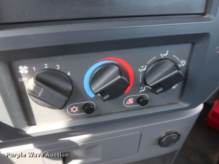 image for item DH0919 2010 Mack CHU613  semi truck