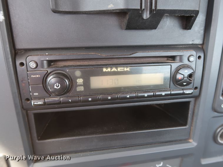 image for item DH0919 2010 Mack CHU613  semi truck