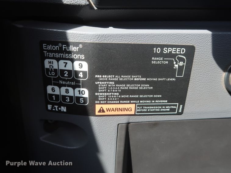 image for item DH0919 2010 Mack CHU613  semi truck