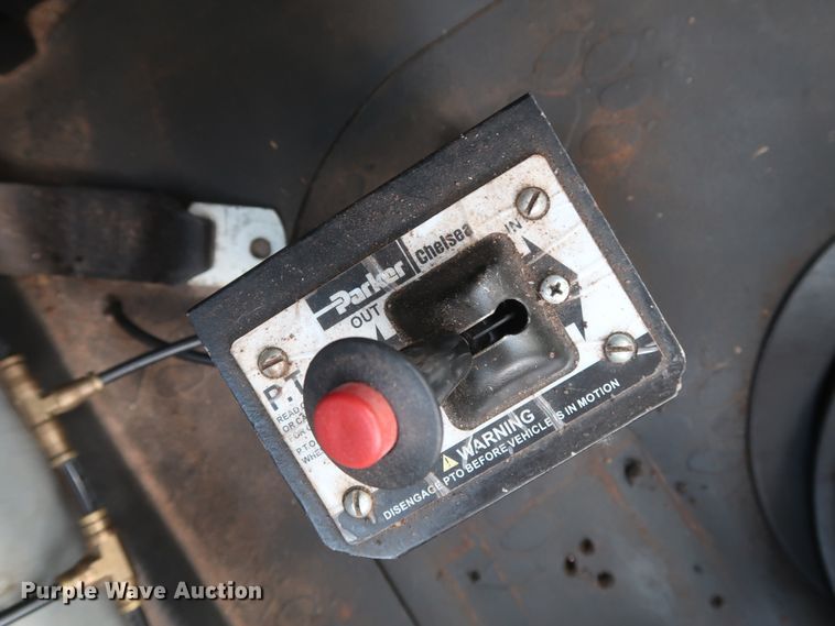 image for item DH0919 2010 Mack CHU613  semi truck