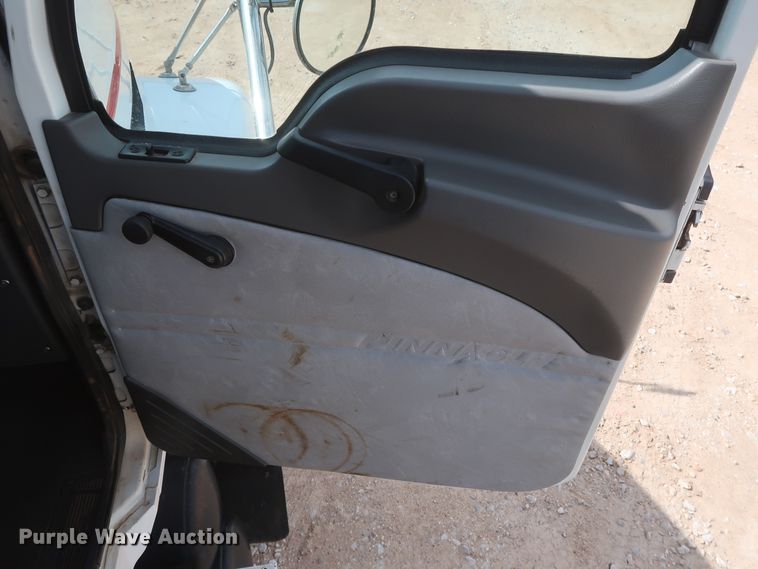 image for item DH0919 2010 Mack CHU613  semi truck