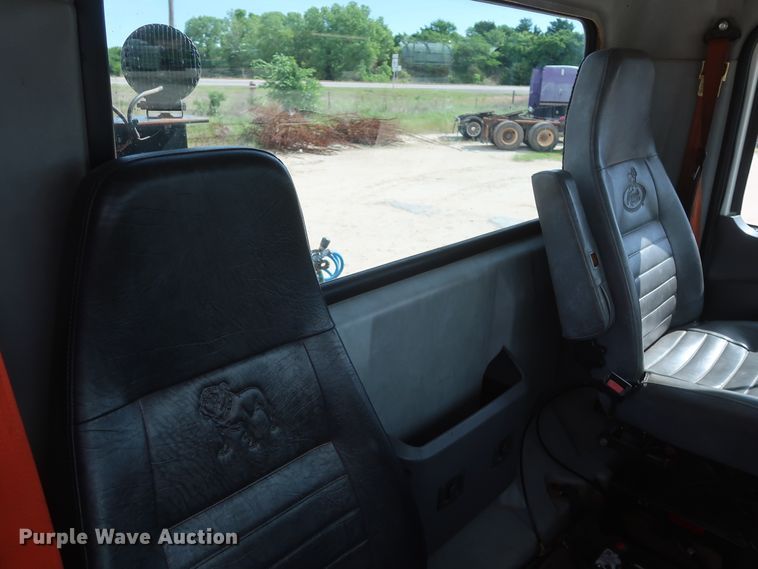 image for item DH0919 2010 Mack CHU613  semi truck