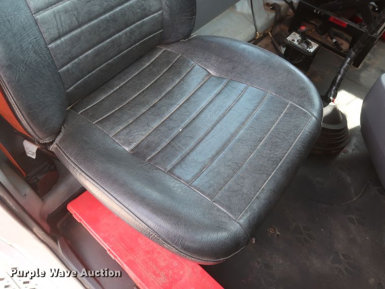 image for item DH0919 2010 Mack CHU613  semi truck