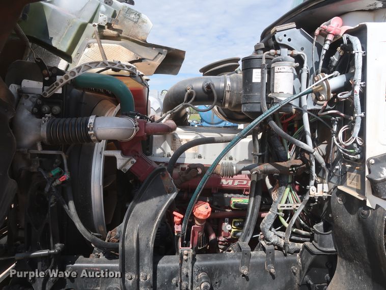 image for item DH0919 2010 Mack CHU613  semi truck