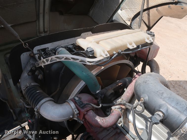 image for item DH0919 2010 Mack CHU613  semi truck