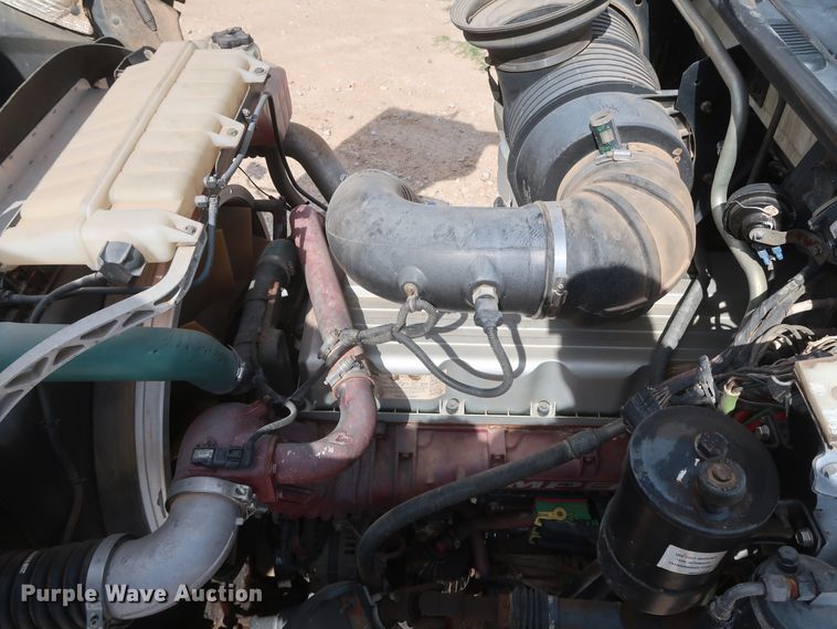 image for item DH0919 2010 Mack CHU613  semi truck