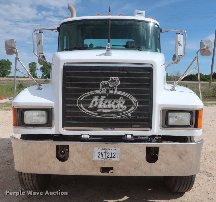 image for item DH0919 2010 Mack CHU613  semi truck