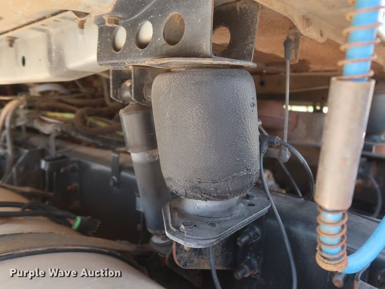 image for item DH0919 2010 Mack CHU613  semi truck