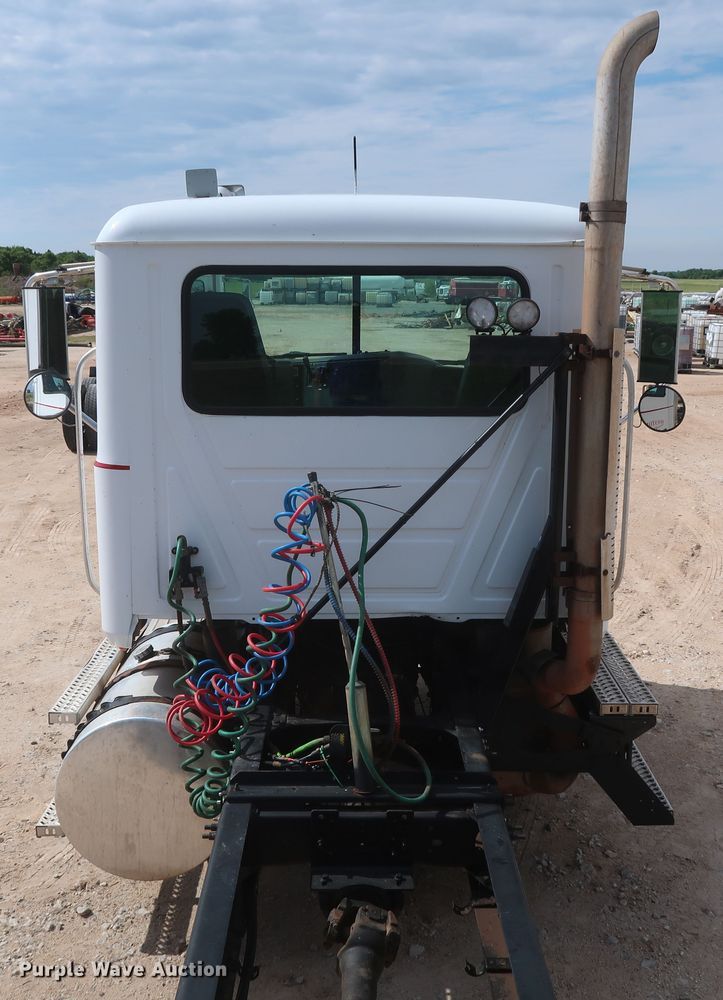 image for item DH0919 2010 Mack CHU613  semi truck