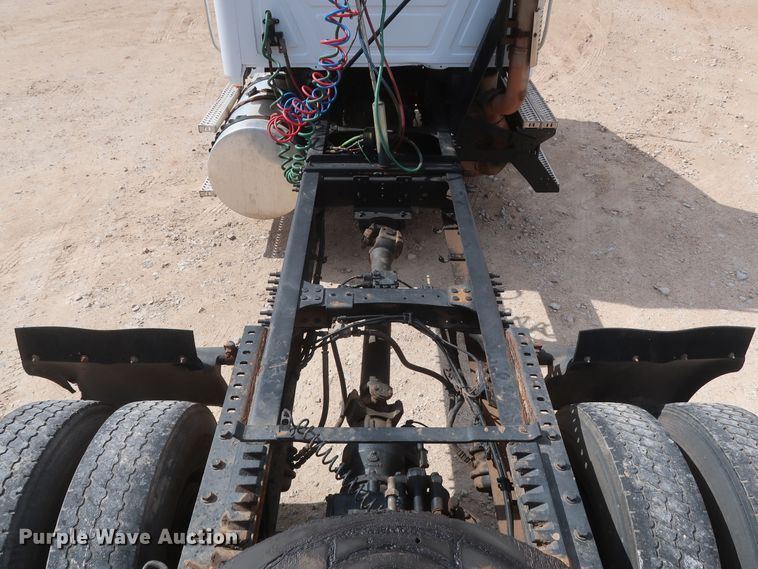 image for item DH0919 2010 Mack CHU613  semi truck