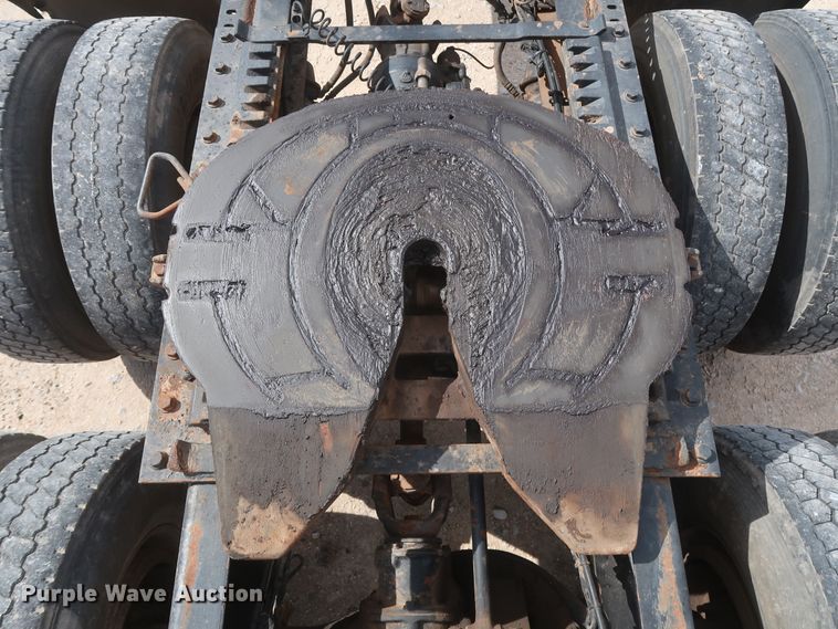 image for item DH0919 2010 Mack CHU613  semi truck