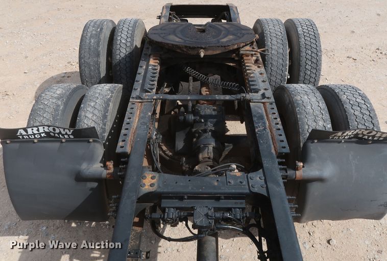 image for item DH0919 2010 Mack CHU613  semi truck