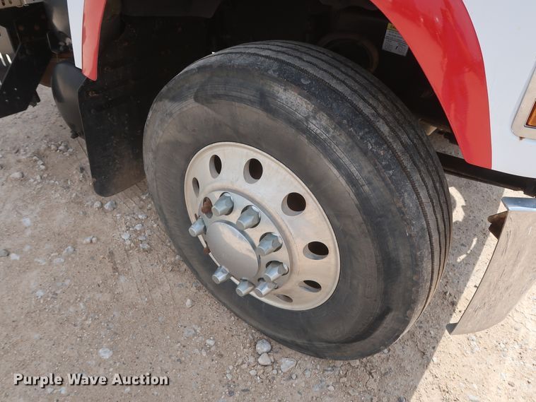 image for item DH0919 2010 Mack CHU613  semi truck