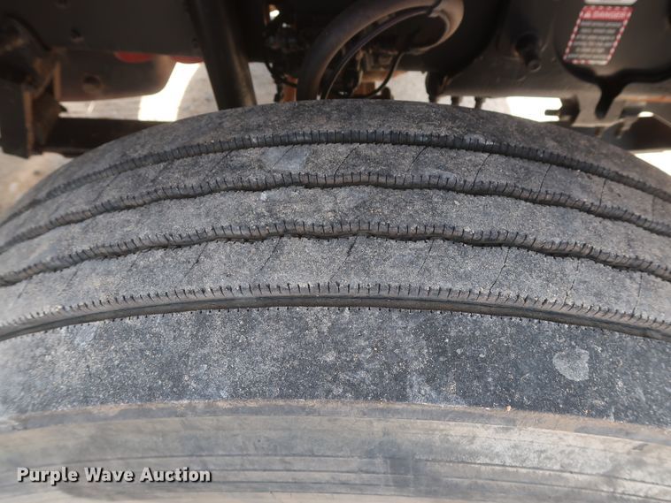 image for item DH0919 2010 Mack CHU613  semi truck